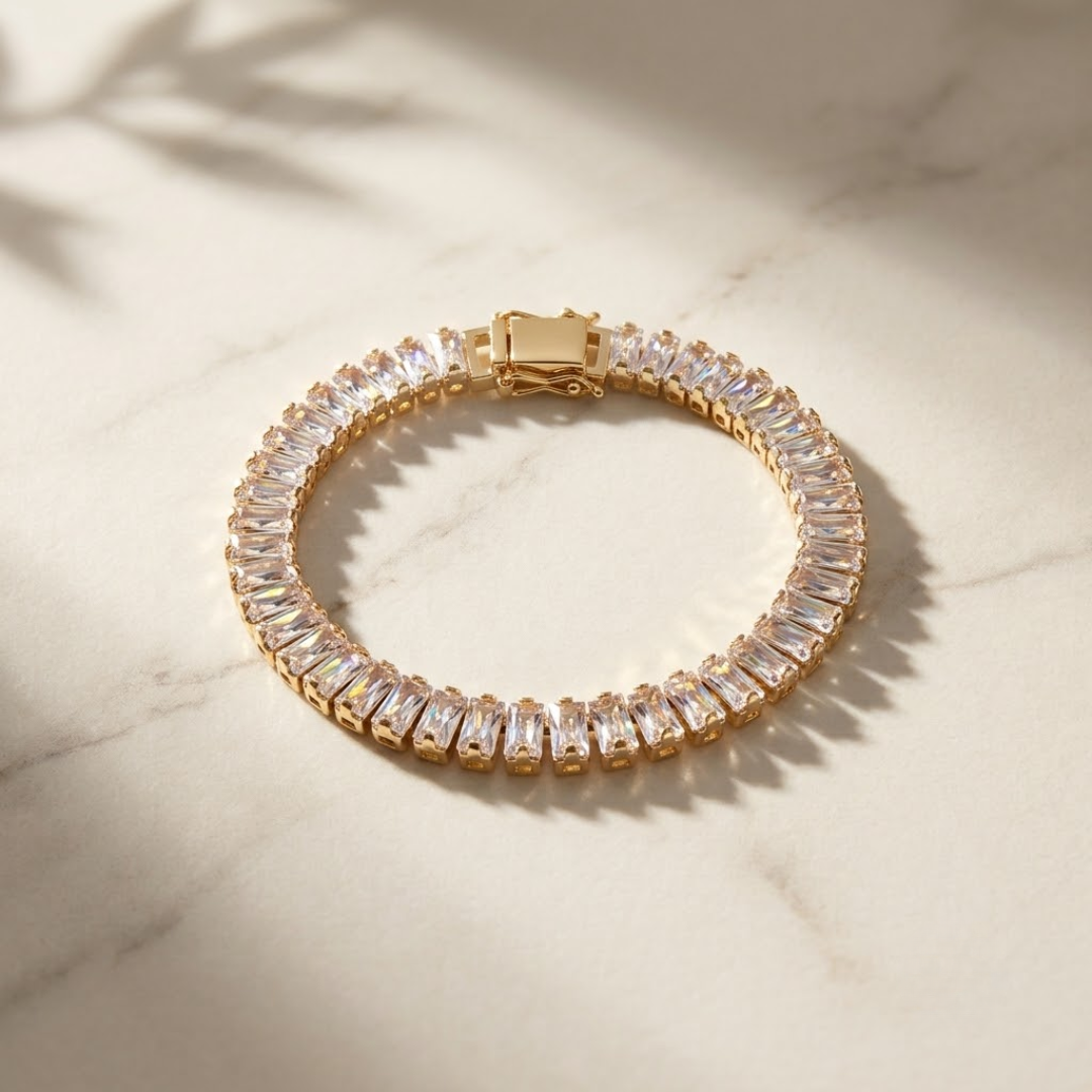 Pulseira dourada com zircônias baguete